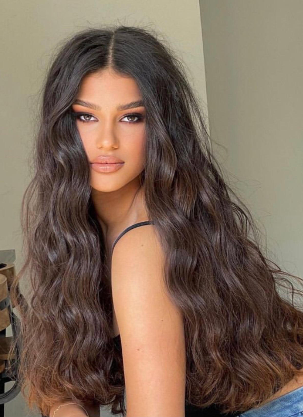 #2/8 Cool brown wavy clip in